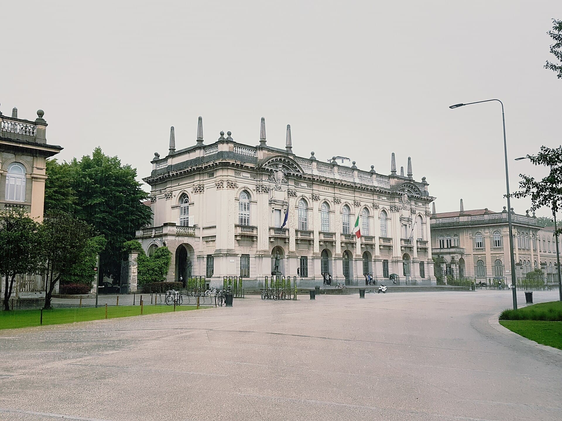 A master's abroad: applications open six months earlier than people think